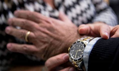 ladra di rolex|Ladre di rolex in azione, ecco come colpivano .